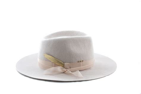 P L Rie Fedora Nude Gold Din Fetru De Iepure Bej D P L Ria D D Rlat