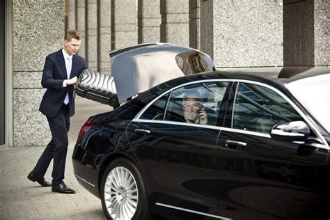 Book Professional Car Chauffeur Service In London VIP Break