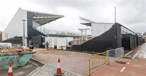 Burgos crolla muro dello stadio El Plantío per le forti raffiche di