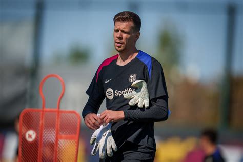 Szczesny Starts Training At Fc Barcelona