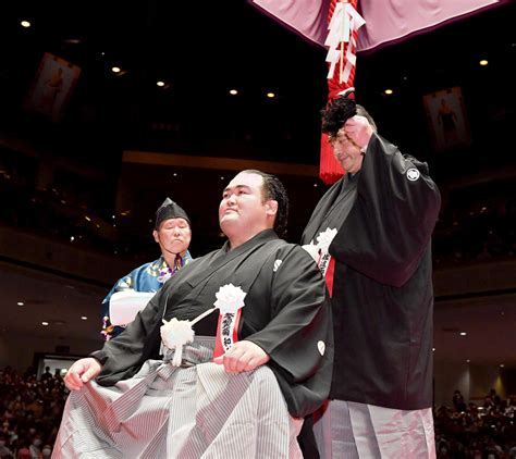 元大関琴奨菊の秀ノ山親方「泣きそうでした」引退相撲最後の一番は息子たちと 琴バウアーも披露 大相撲写真ニュース 日刊スポーツ