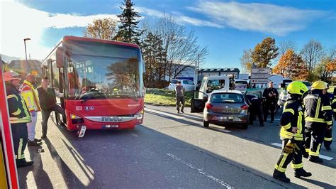 Unfall Mit Linienbus Lkw Und Auto Vier Verletzte Bei Unfall In Warstein