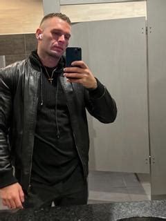 Charlesqc Gay Male Escort In Montr Al Qu Bec Canada Rentmen