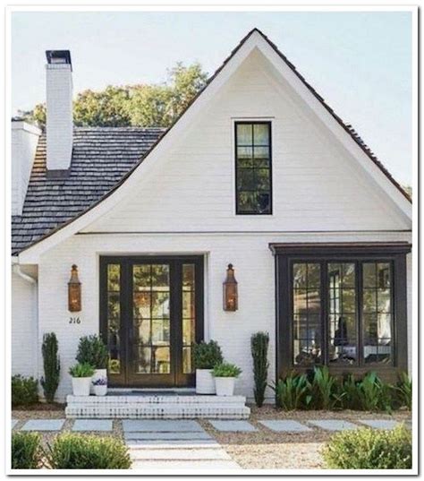 Cozy Farmhouse Exterior Design Ideas That Looks Cool White