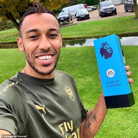 Arsenal S Pierre Emerick Aubameyang Named October S Premier League