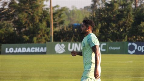 Roberto Volta A Treinar Entre Os Titulares E Deve Ganhar Chance Contra