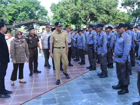 Pj Bupati Takalar Pimpin Apel Akbar Sekaligus Buka Bimtek Satlinmas