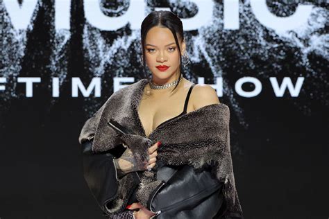 Dh Les Sports On Twitter Rihanna En Superstar Du Super Bowl