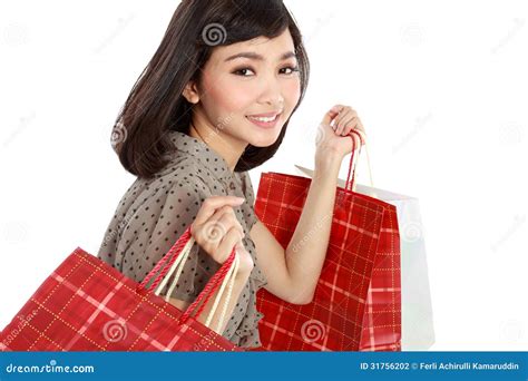 Menina De Compra Feliz Que Guarda O Saco Foto De Stock Imagem De