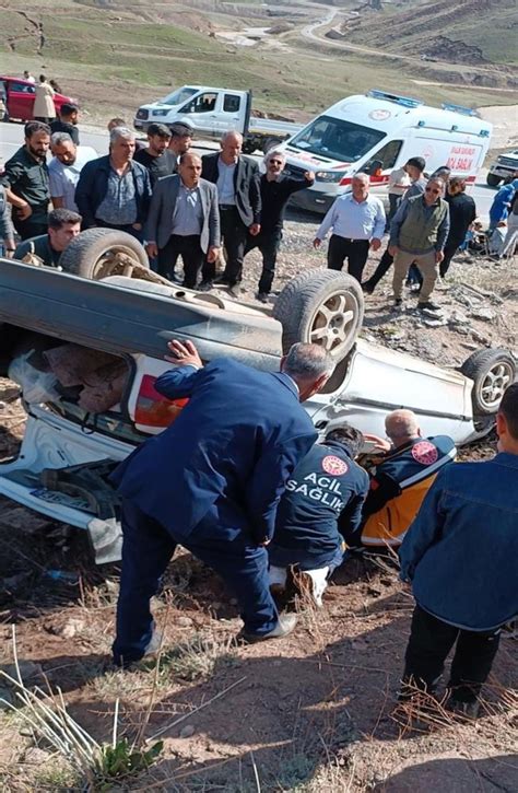 Hakkari De Otomobil Arampole Devrildi Yaral