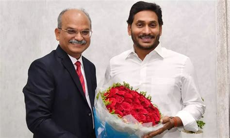 New Chief Secretary Jawahar Reddy Former CS Sameer Sharma Call On YS Jagan