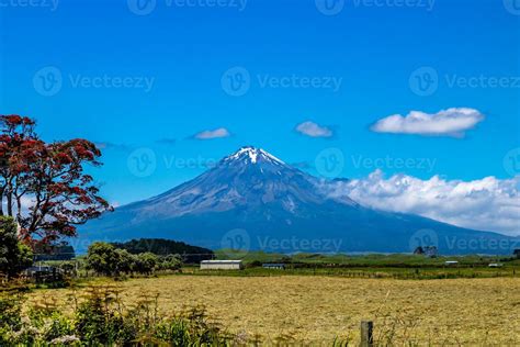 Mount Taranaki rises towards the sky. Taranaki, New Zealand 2729036 ...