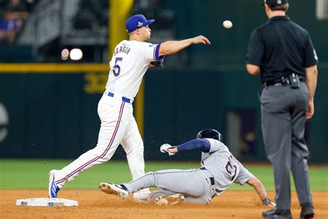 Rangers' Corey Seager Suffers Injury vs. Tigers