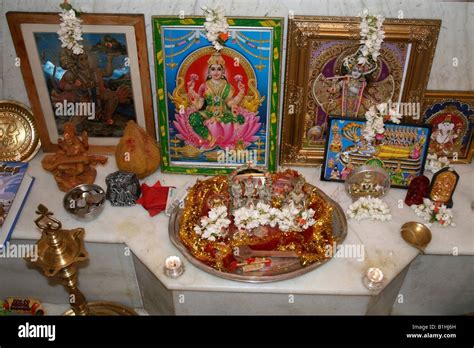 Hindu shrine in a home in India Stock Photo: 18212505 - Alamy