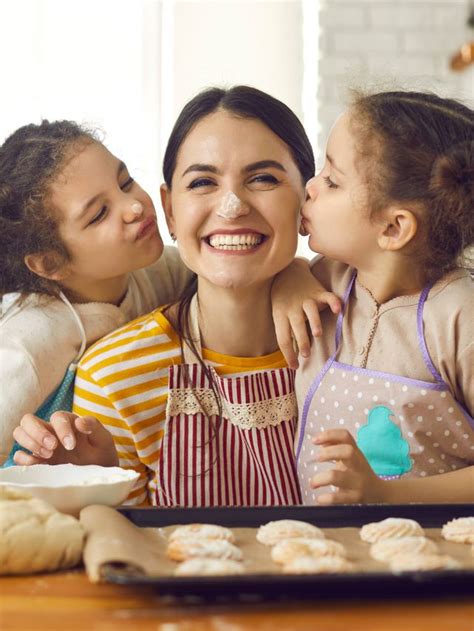 Best Kitchen Gifts For Moms Who Love Cooking Sarah Scoop