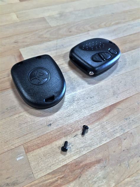04 06 Gto Holden Logo Key Fob W Screws Holdenpartsusa