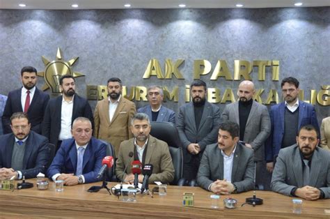 Erzurum da AK Parti ye katılanlara parti rozeti takıldı Erzurum Haberleri