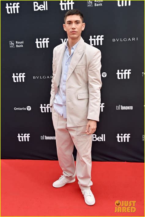 Zac Efron Smiles Wide At Tiff His First Red Carpet Appearance In