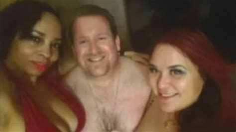 Las Vegas Judge Facing Ethics Violations For Hot Tub Pic Replies With Cardi B Lyrics “youre