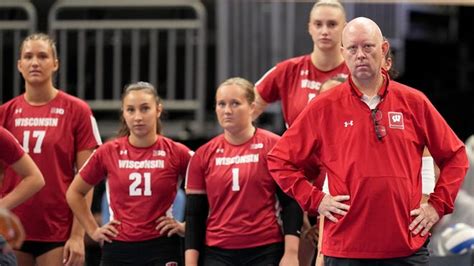 Wisconsin rewards volleyball coach Kelly Sheffield with raise