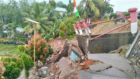 Longsor Dan Banjir Terjang 3 Desa Di Bengkulu Utara Material Timpah