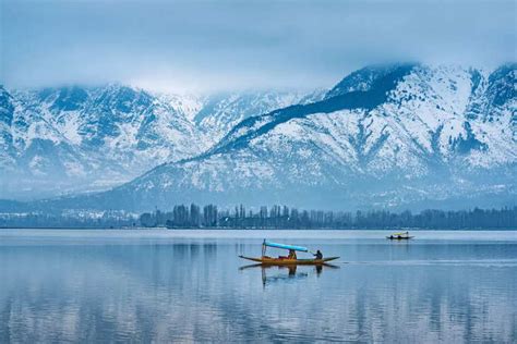 Floating Wonders Explore The Enchanting Dal Lake Times Of India Travel