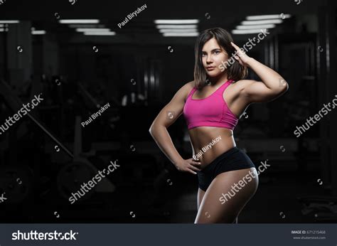 Sexy Brunette Girl Wearing Sportswear Posing Stock Photo 671215468 Shutterstock