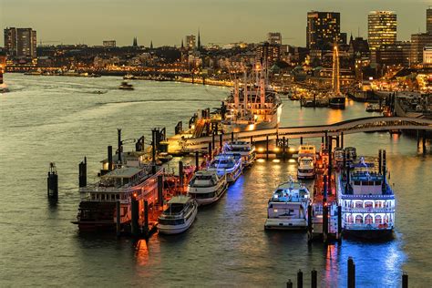 Abendliche Lichterfahrt Hamburg Hafen Rundfahrten De