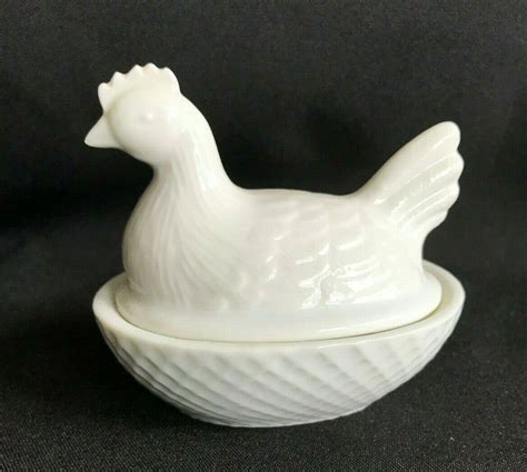 White Milk Glass Chicken Hen On Nest Covered Trinket Dresser Dish Jewelry Holder Antique