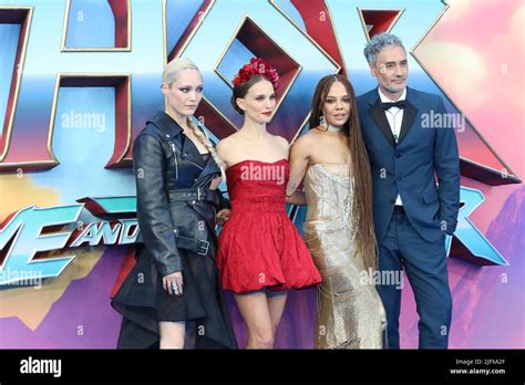 Pom Klementieff Natalie Portman Tessa Thompson Und Taika Waititi