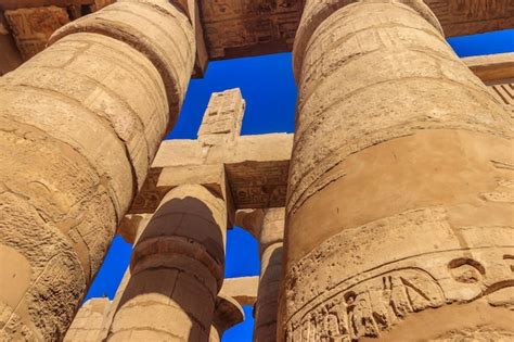 Gran sala hipóstila en el complejo del templo de karnak en luxor