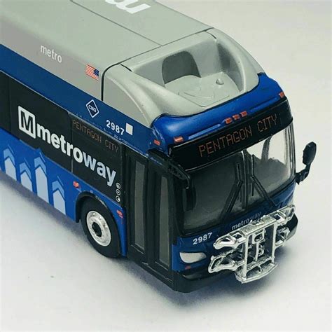 Iconic Replicas New Flyer Excelsior Bus 1 87 Scale HO Scale DC Metro