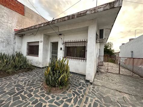 Venta Casa 2 Dormitorios 61 Años 1 Cochera 80m2 Perdriel 2500 Merlo