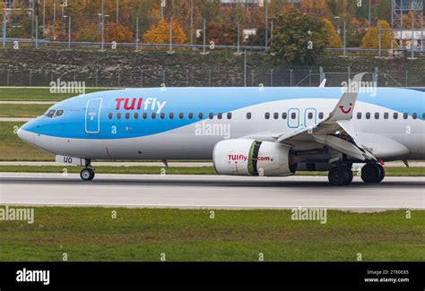 TUI Fly Eine Boeing 737 8K5 von TUI Fly landet auf der Sübahn des