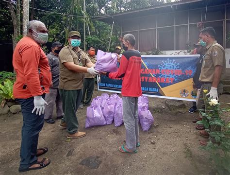 BBKSDA Papua Bersama Mitra Serahkan Bantuan Penanganan Covid 19 Kepada