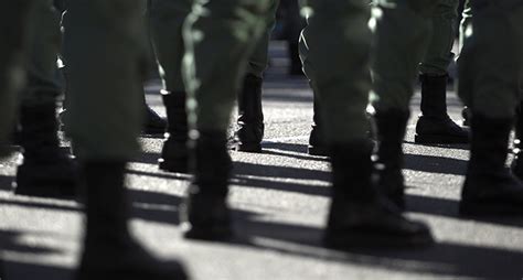 Militares críticos se plantan ante los abusos en el Ejército lamarea