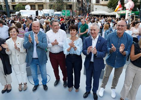 El PNV pide el voto útil frente a quien viene una hora echa un mitin