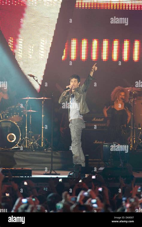 Enrique Iglesias 40 Principales 2011 Awards Gala held at Palacio de ...