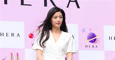 포토 전지현 세월을 거스르는 미모