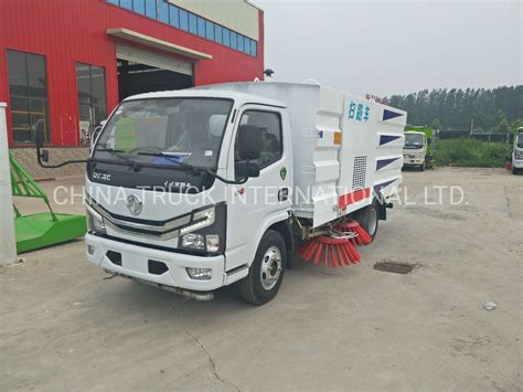 Dongfeng 4X2 High Efficiency Vacuum Street Sweeper Road Cleaning Truck