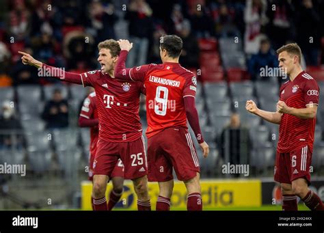 Torjubel Thomas Mueller Muenchen Robert Lewandowski Muenchen