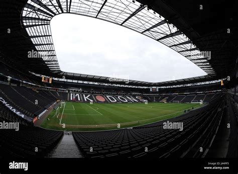 Mk Dons Stadium Banque De Photographies Et Dimages à Haute Résolution