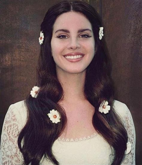 Pin By Giulyana Algeri On Lana Del Rey Lana Del Rey Hair Styles