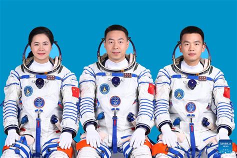 China Revela Tripula O Da Shenzhou Para Miss O Da Esta O Espacial