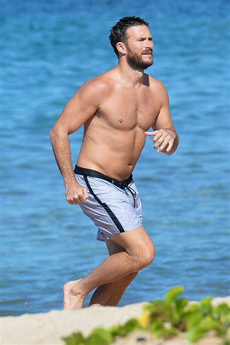 Scott Eastwood Goes Shirtless While Taking Dip In Ocean In Hawaii – Hollywood Life