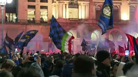 Les Supporters F Tent La Victoire De L Inter Milan Sacr Champion D