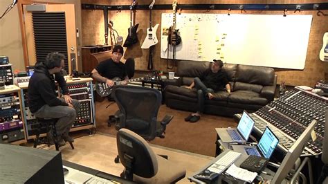 METALLICA Offer Behind-The-Scenes Look At Making of "Moth Into Flame" Single