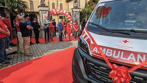 Saronno Inaugurata La Nuova Ambulanza Della Croce Rossa Con Una Dedica