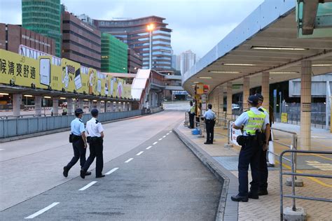 香港七一回歸｜警主要幹道、隧道設路障查車 灣仔北因升旗禮封路改道 歐華綜纜