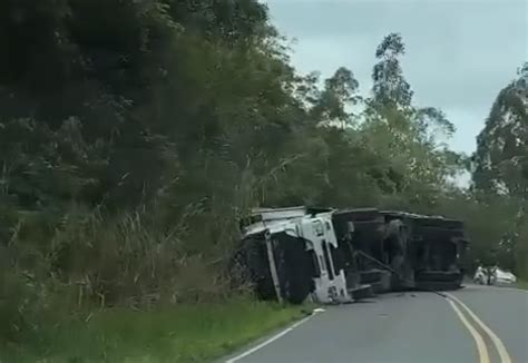 Caminhão tomba em rodovia municipal de Eldorado SP Portal Rodonews GVR